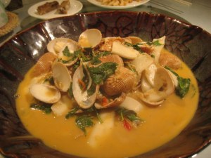 Stir fried spicy clams with basil